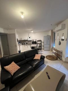 Appart T2 avec terrasse sur cours intérieur - 1
