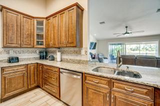 Port Charlotte Oasis with Boat Dock Relax Poolside! - 2