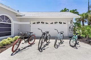 Waterfront Bliss with Heated Pool, Spa & Private Dock Adventures - The Coral Dockhouse - 1