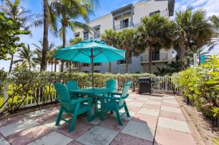 Beachfront Studio for 2-Steps to Sand & Downtown - 3