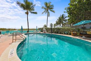 Beachfront Studio for 2-Steps to Sand & Downtown - 1