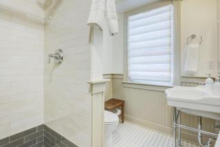 The 200 South St | Queen Rm 18 - 7