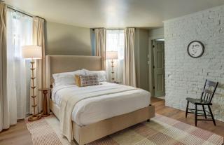 The 200 South St - Queen Rm 15 - 9