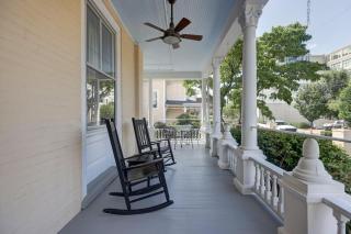 The 200 South St - Queen Rm 4 - Charlottesville - 1