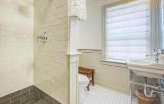 The 200 South St - King Rm 17 - 8