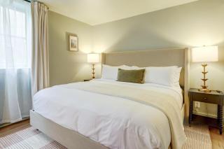 The 200 South St - King Rm 16 - 9