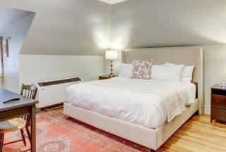 The 200 South St - King Rm 12 - 7