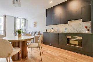 Beautiful 2BR in City Center of Paris - 4