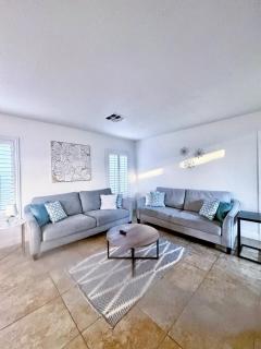 4bd with office space Home near Sunset Park & Airport - 0