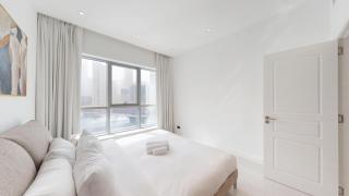 Vacationer Holiday Homes I Cosy 1 Bed l Marina and Skyline Views - 1