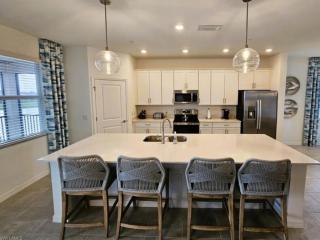 Stylish Golf Course Coach Home in Ave Maria - Harker - 2