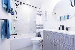 3 BDR Renovated Condo The Beach1 block - 7