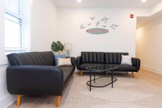 3 BDR Renovated Condo The Beach1 block - 3