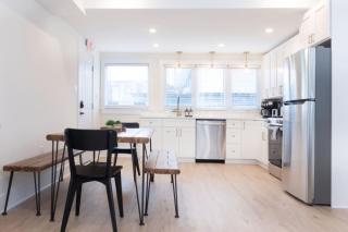 3 BDR Renovated Condo The Beach1 block - 1
