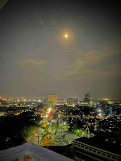 3 Night Getaway City & Sea View Condo with Balcony Near Ayala - 1