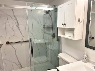 Breakers 221 - Walk To Beach, Shops And Dining - Hilton Head Island - 3