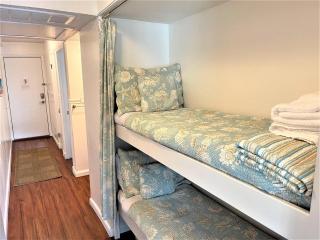 Breakers 221 - Walk To Beach, Shops And Dining - 1
