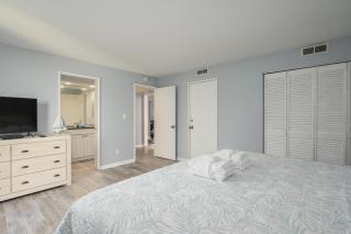 Queens Grant Unit 751 - 2