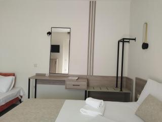 KLG Studios and Apartment - 8