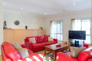 Spacious Williamstown Apartment with Free Parking - Williamstown - 8