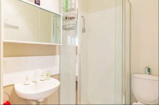 Spacious Williamstown Apartment with Free Parking - Williamstown - 2