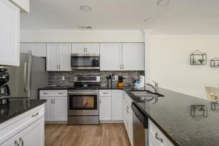 190 Colonnade Club - 2br2ba In Shipyard! - 6