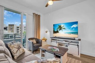 Poolside Oasis at The Strand by Downtown Sarasota - 4