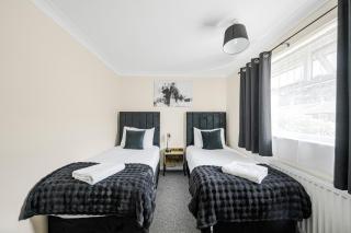 The House In Defoe Rd - 3br 1bath W Free Parking - Ipswich - 2