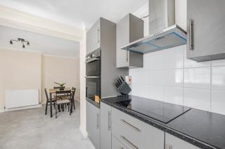 The House In Defoe Rd - 3br 1bath W Free Parking - 2