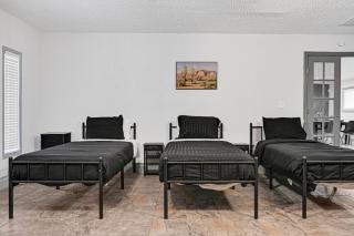 Updated 5BR Baytown Home | Sleeps 12 |Patio&Grill - Baytown - 2