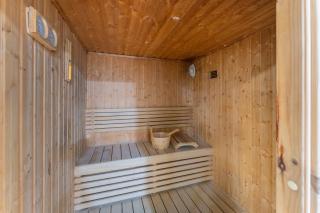 Dubai Marina Waterfront Stay with Maid Room - 2