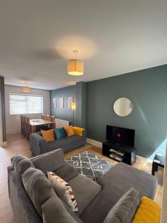 Modern 3 Bed House in Southsea, Sleeps 6 with Garden & Parking - 0