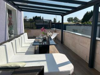 HomeOffice Zimmer Küche WLAN TV mit Terrasse Grill - - 3