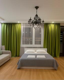 153 В ТОП-ЛОКАЦИИ очень теплая и уютная квартира с ПОТРЯСАЮЩИМ видом на Байтерек с 2 большими кроватями и диваном - 0