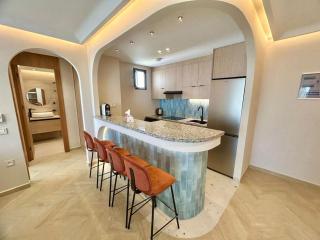 Silver Wave Suite - Beachfront Balcony - 7