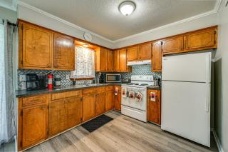 Less Than 2 Mi to ECU and Medical District Retreat with Patio - Greenville - 9