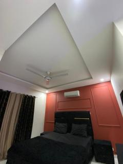 Luxury 1-BHK Apartement - Lahore - 3
