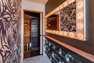 Chic Home with King Bed and Fire Pit - Pittsburgh - 6