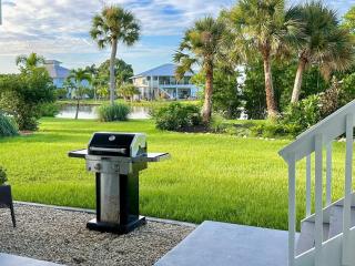 Tranquil Lakeview Home w Porch Bokeelia Retreat - 4