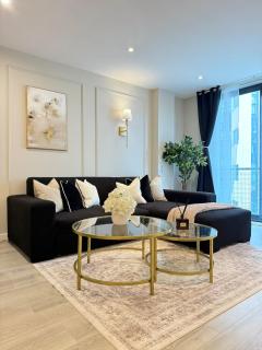 Luxury Liverpool City Centre Apartment with Balcony, Sleeps 8, Near Liverpool ONE and Royal Albert Docks - Liverpool - 0