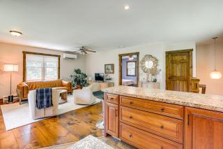 Walk to River Couples Retreat in Kintnersville! - Kintnersville - 2