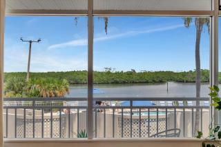 Watch the dolphins Large balcony Suite and heated pool - 6