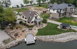 Waterfront Luxury Family Retreat - 8