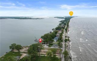 Waterfront Luxury Family Retreat - 6