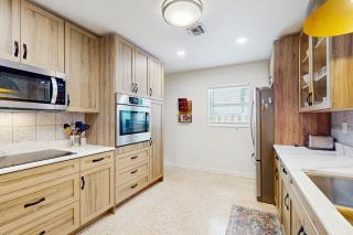 Manatee Bungalow - 5
