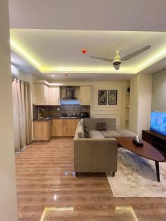 DOMA, Designer 1BHK Luxury & Cozy, Bahria Town - 9