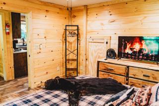 Creekside Cabin - 2