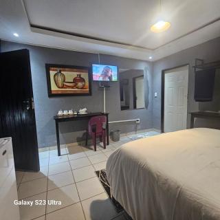 Yello Guest House and Spa - Louis Trichardt - 4