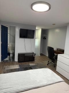 Modern & Quiet 1BR Apartment in Downtown - OTR - WiFi - Parking - 2