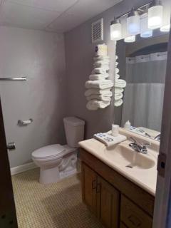 Mushroom Cap Motel - - 2